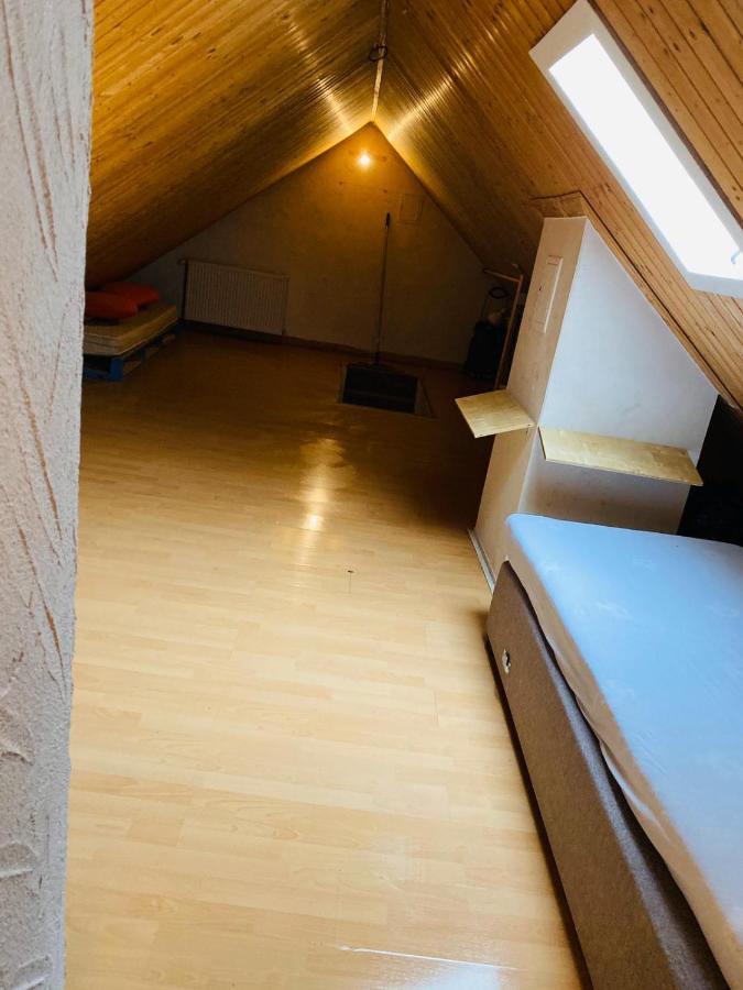 Zimmer Im Dachgeschoss Kaiserslautern Ngoại thất bức ảnh